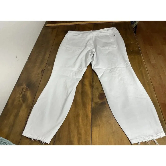 JUDY BLUE Jeans Womens 16W White Boyfriend Fit Stretch Distressed Mid Rise - Picture 3 of 15